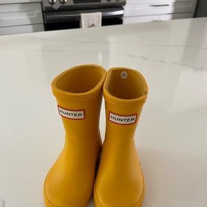 Hunter yellow rain boots